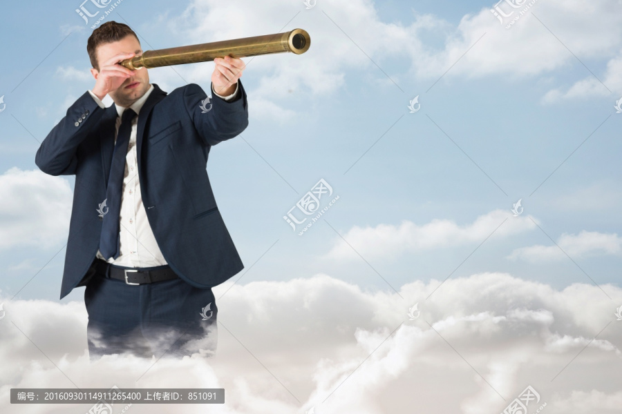 商人通過望遠鏡