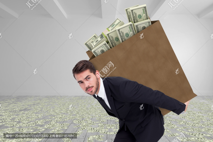 背著錢袋的男人