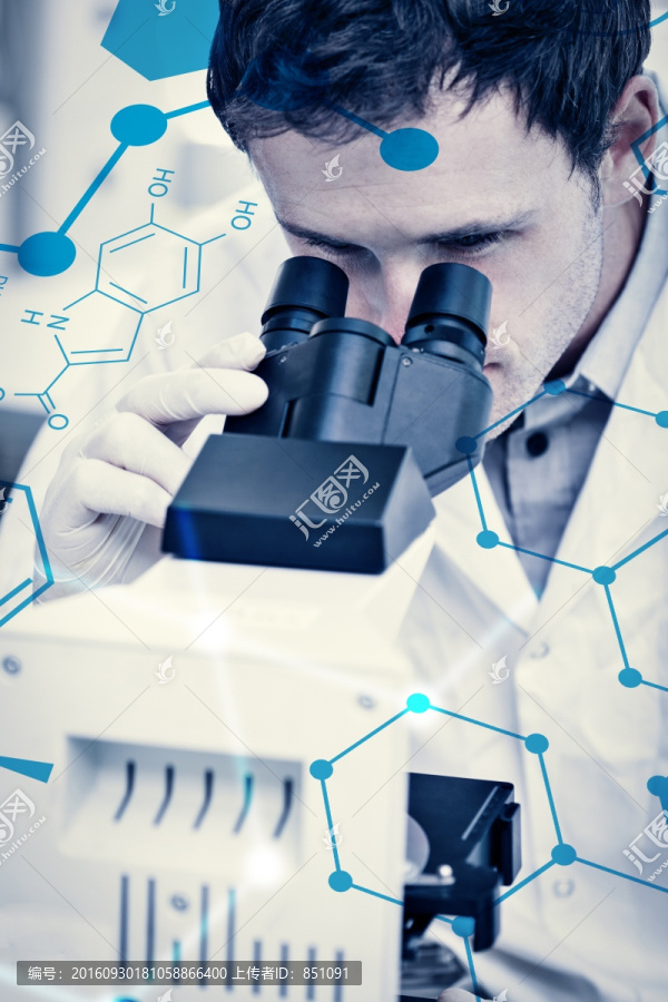 正在做研究的科學家