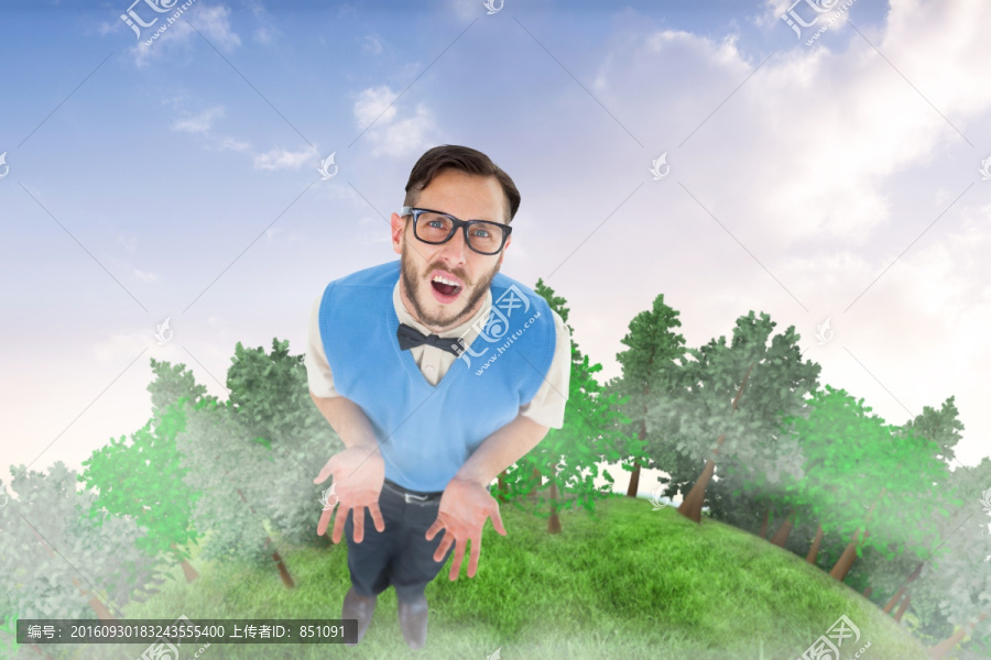 困惑的看著鏡頭的男人