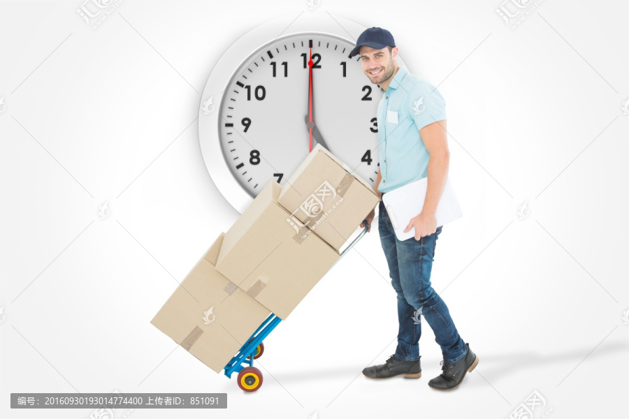 推著手推車的快遞員