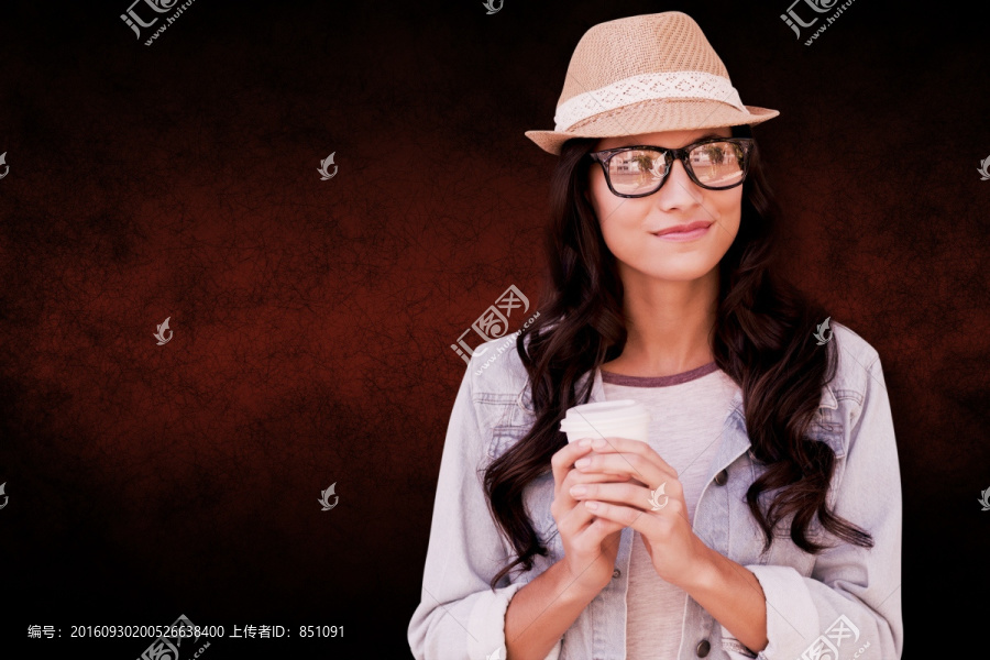 用一次性杯黑色女人