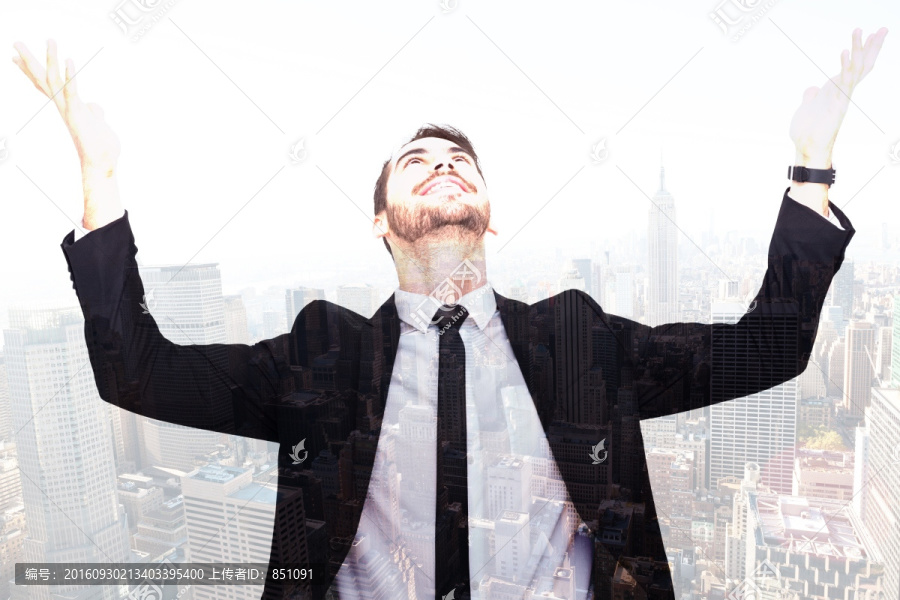 男人高舉著雙手歡呼的復(fù)合形象