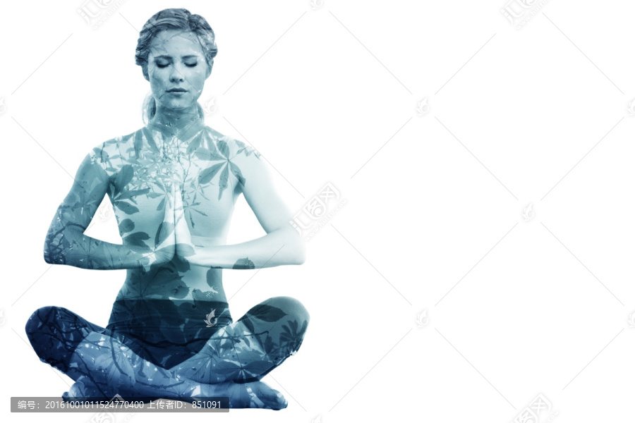 女人盤腿坐著練瑜伽的復合形象