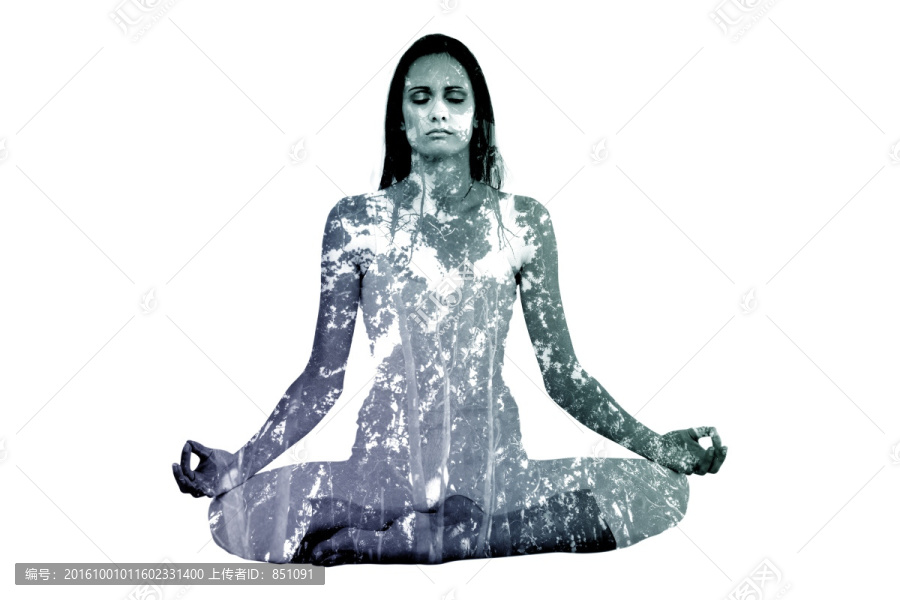 女人盘腿坐着练瑜伽的复合形象