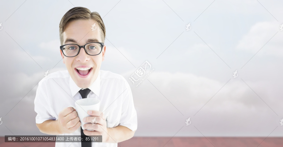 男人拿著杯子的復合形象