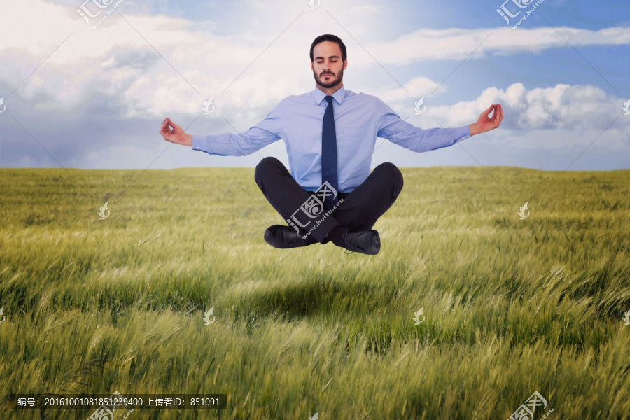 男人做瑜伽的復合形象