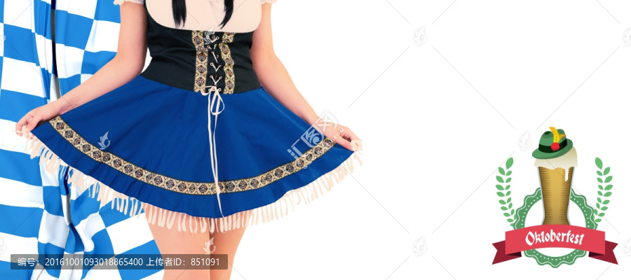 啤酒節女孩傳播她的裙子