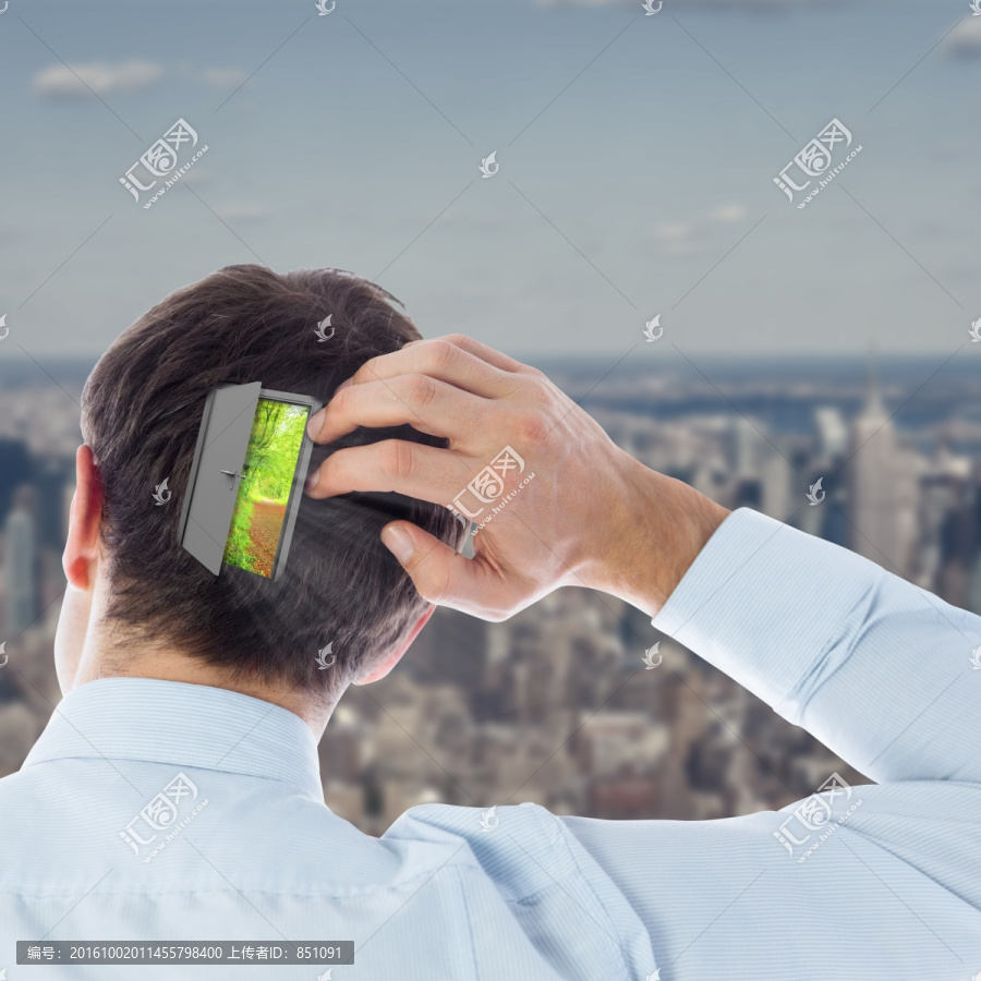 男人背對著鏡頭的復合形象