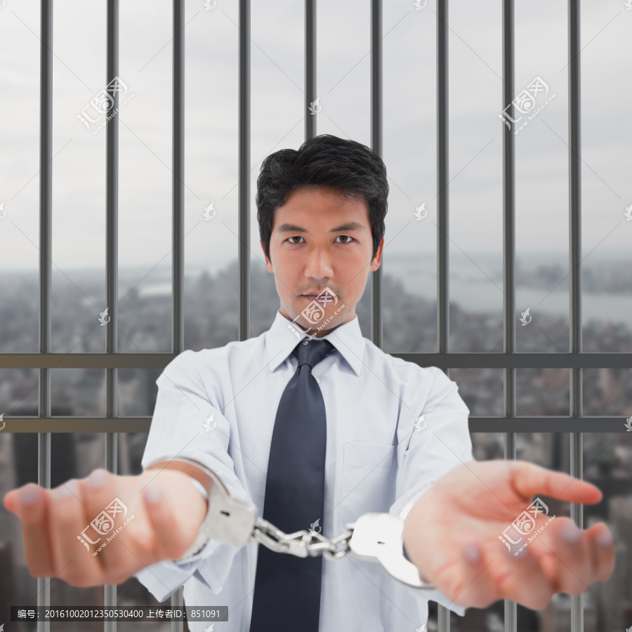 男人戴手銬的復(fù)合形象