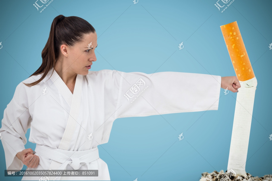 練著武術(shù)的女運(yùn)動員