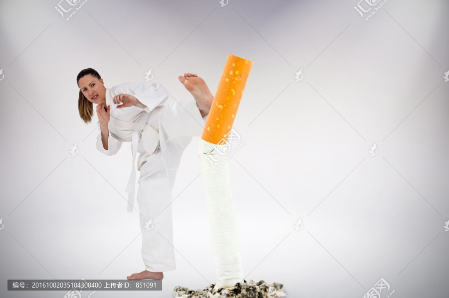 練著武術(shù)的女運動員