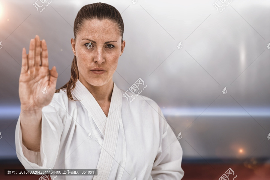 練著武術(shù)的女運動員
