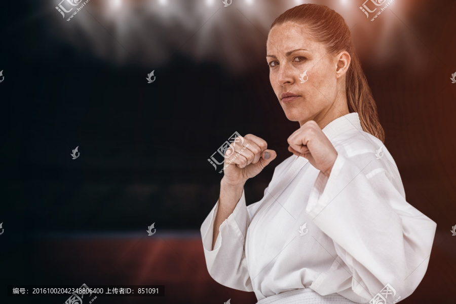 練著武術(shù)的女運動員
