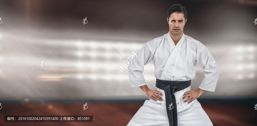 男人練武術(shù)的復(fù)合形象