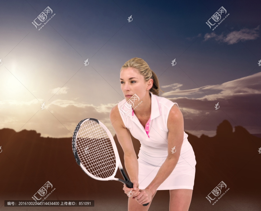 拿著網球拍的女人