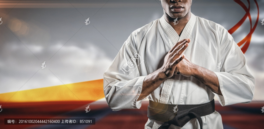 練著武術(shù)的男運(yùn)動員