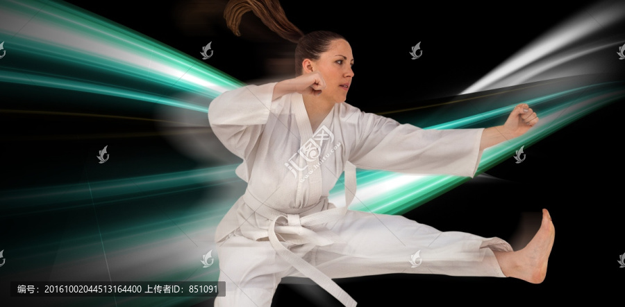 練著武術的女運動員