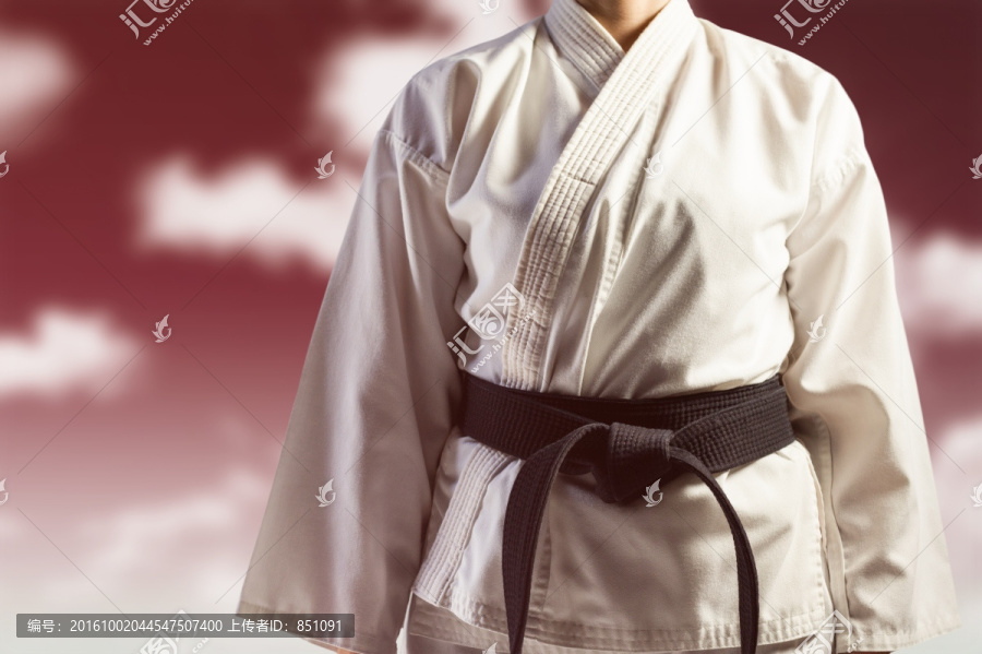 練著武術(shù)的女運(yùn)動員