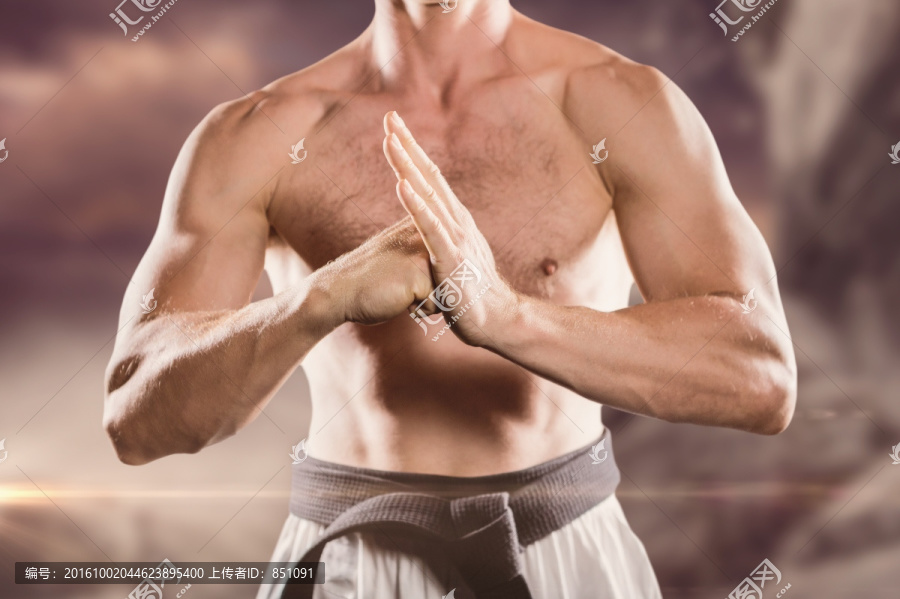 男人練武術(shù)的復(fù)合形象
