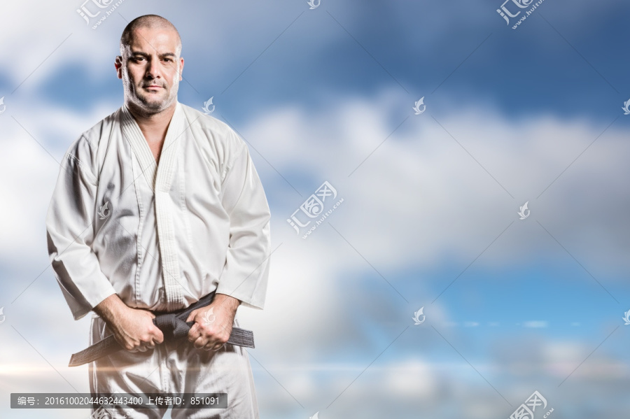 男人練武術(shù)的復(fù)合形象