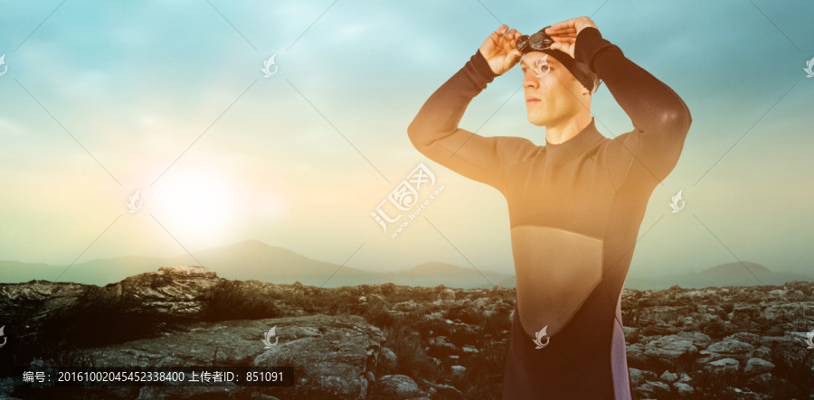 男人穿著泳衣的復(fù)合形象
