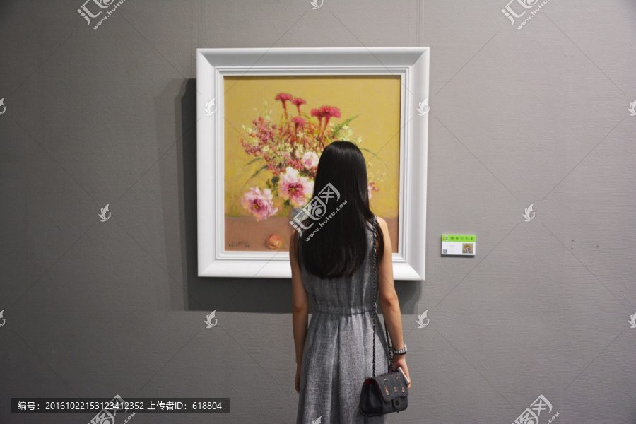 美女看画展