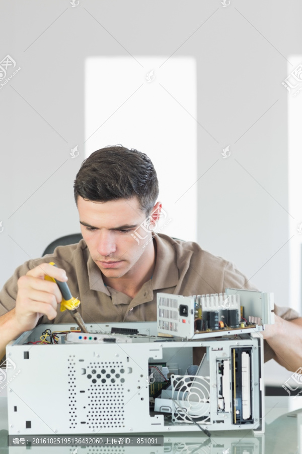 电脑工程师维修电脑