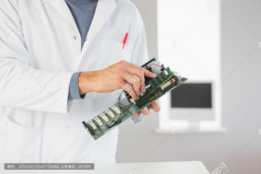 计算机工程师修复硬件