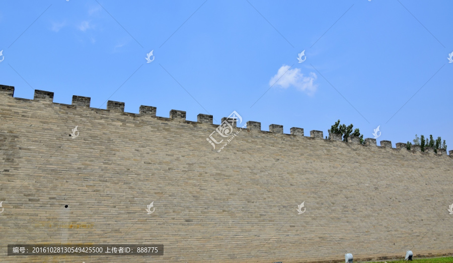 蓝天下的城墙