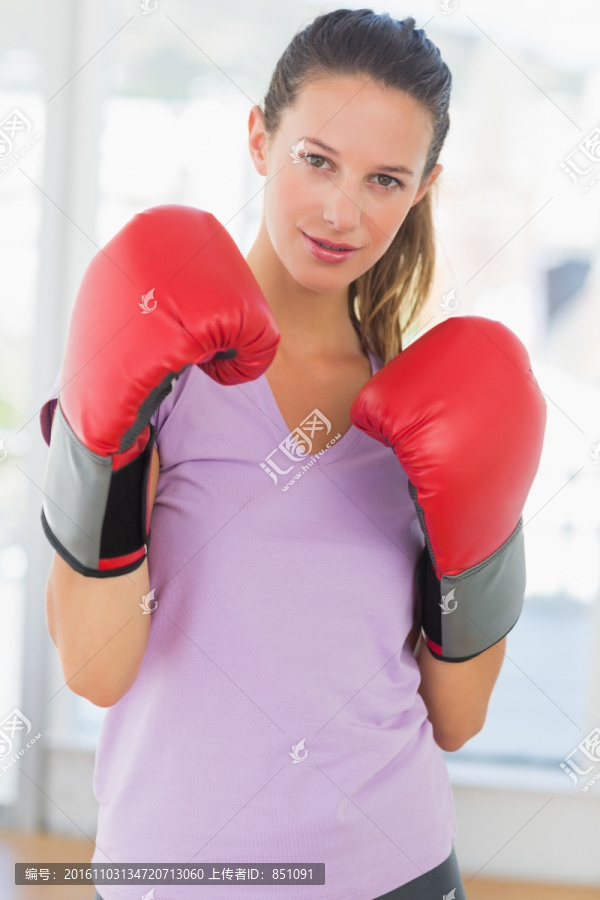 打拳击的女运动员