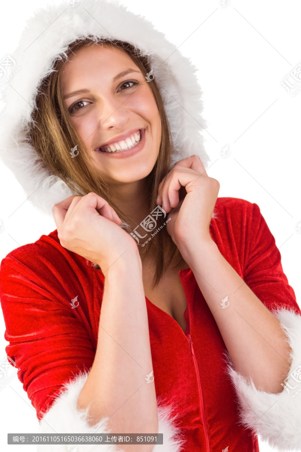 微笑的女人穿着圣诞老人装