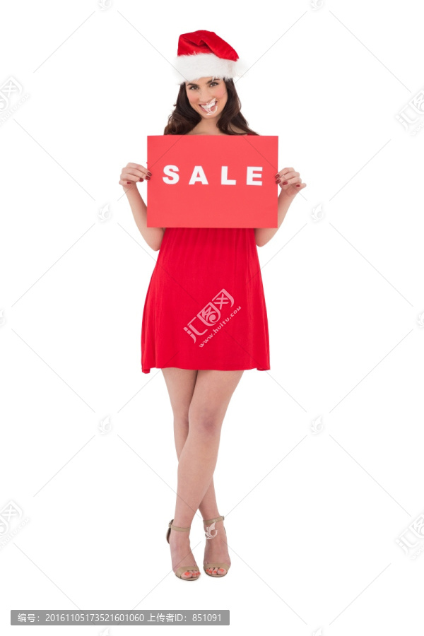 拿著一張海報的年輕女人