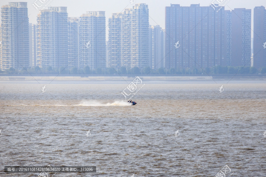 钱塘江摩托艇冲浪