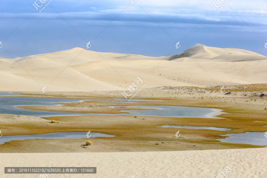 青海湖金沙湾沙漠风景