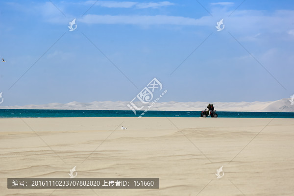 青海湖金沙湾沙漠风景