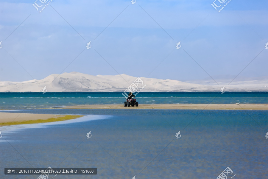 青海湖金沙湾沙漠风景