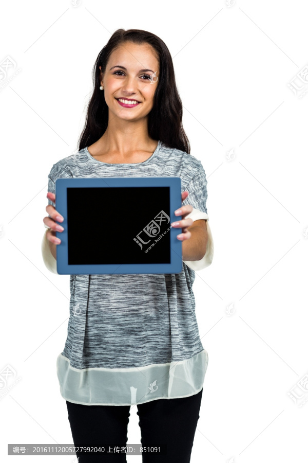 展示平板电脑的商务女人