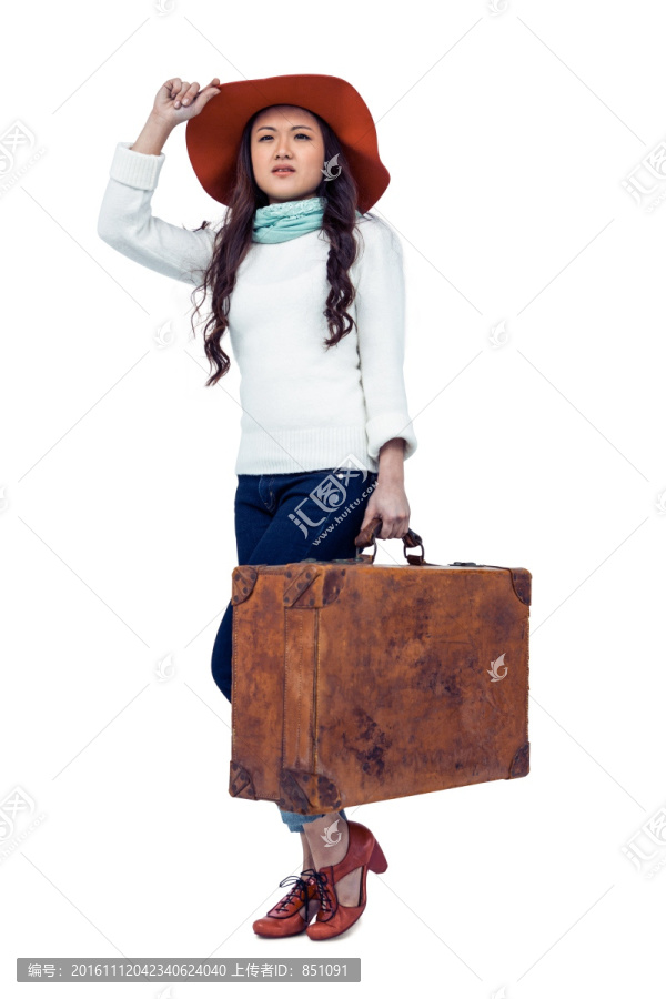 拎着行李箱的女人