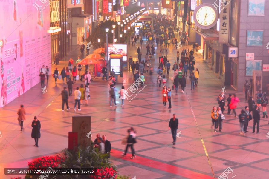 成都春熙路步行街,夜景俯拍