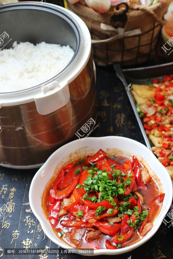 电饭煲饭,小炒肉