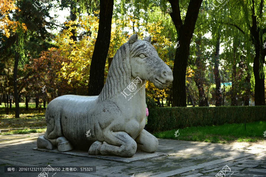 马雕像