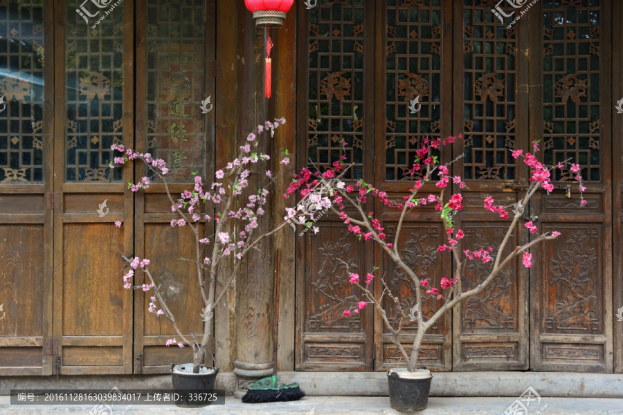 洛带古镇民居,传统雕花门窗