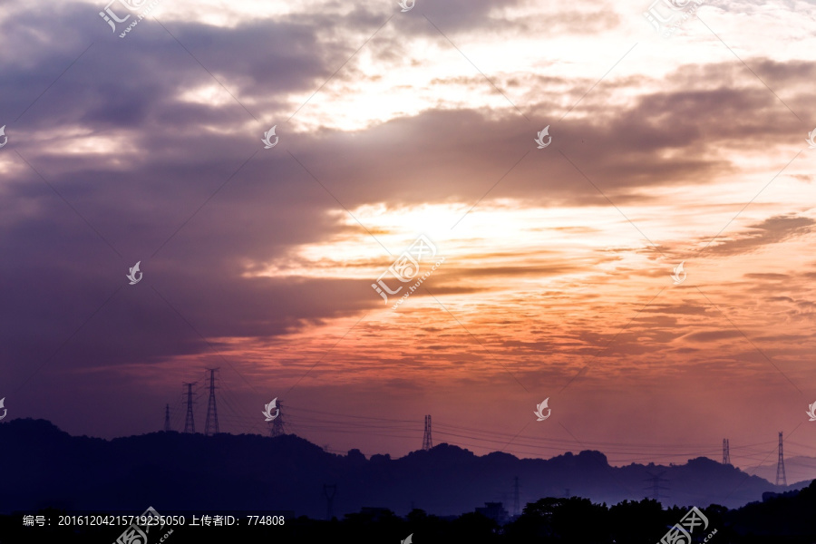 晚霞天空,远山