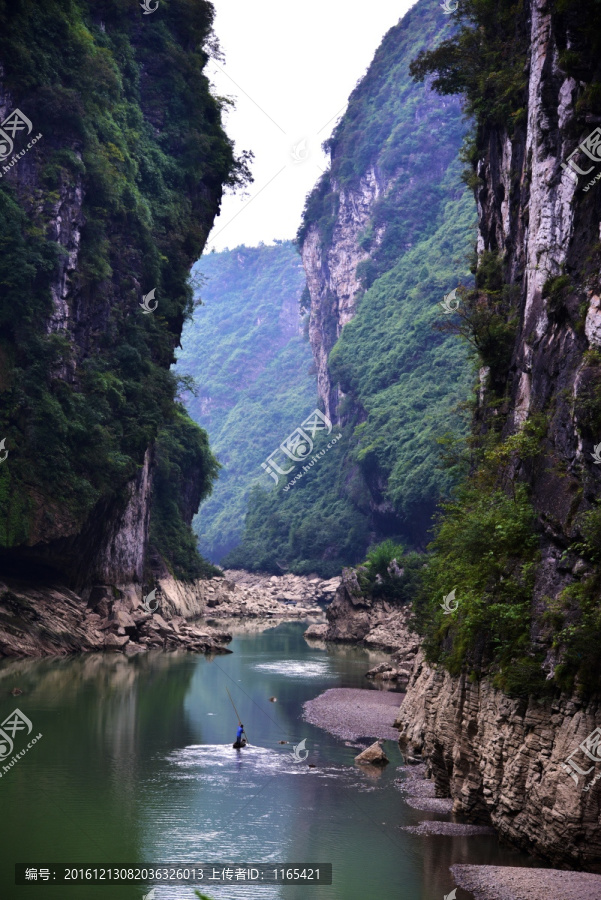 阿蓬江大峡谷