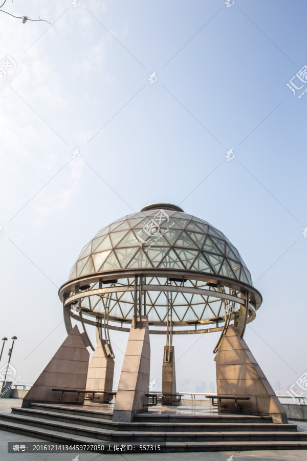 杭州滨江公园圆形玻璃穹顶休息亭