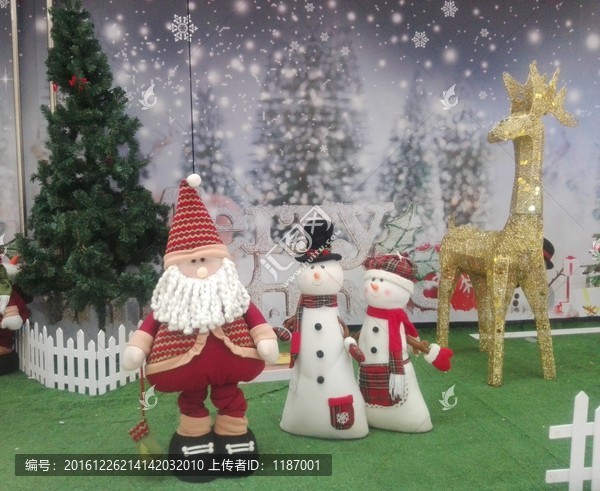 圣诞老人和雪人和鹿