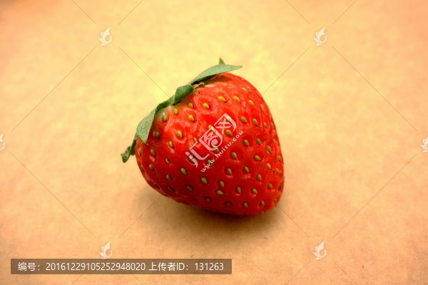 草莓,一个,棕底素材图