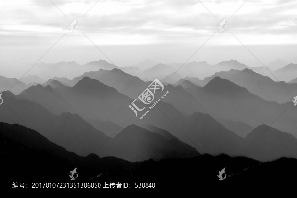 水墨意境遠山