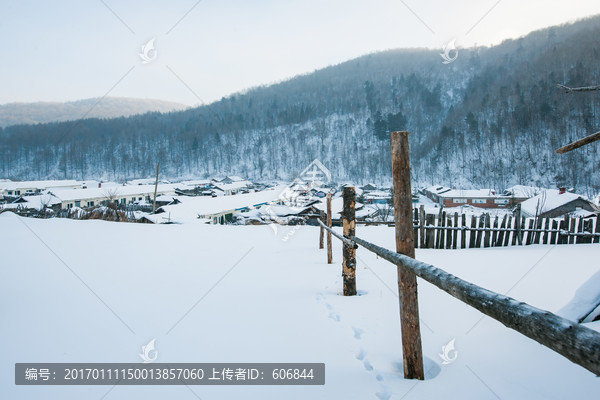 东北乡村雪景